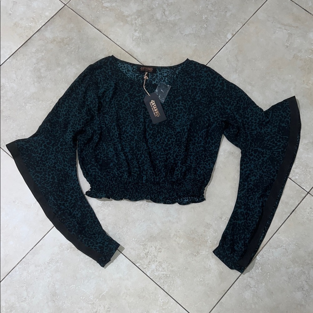 NEW SHYANNE DARK GREEN ANIMAL PRINT BELL SLEEVE CROP TOP Size S